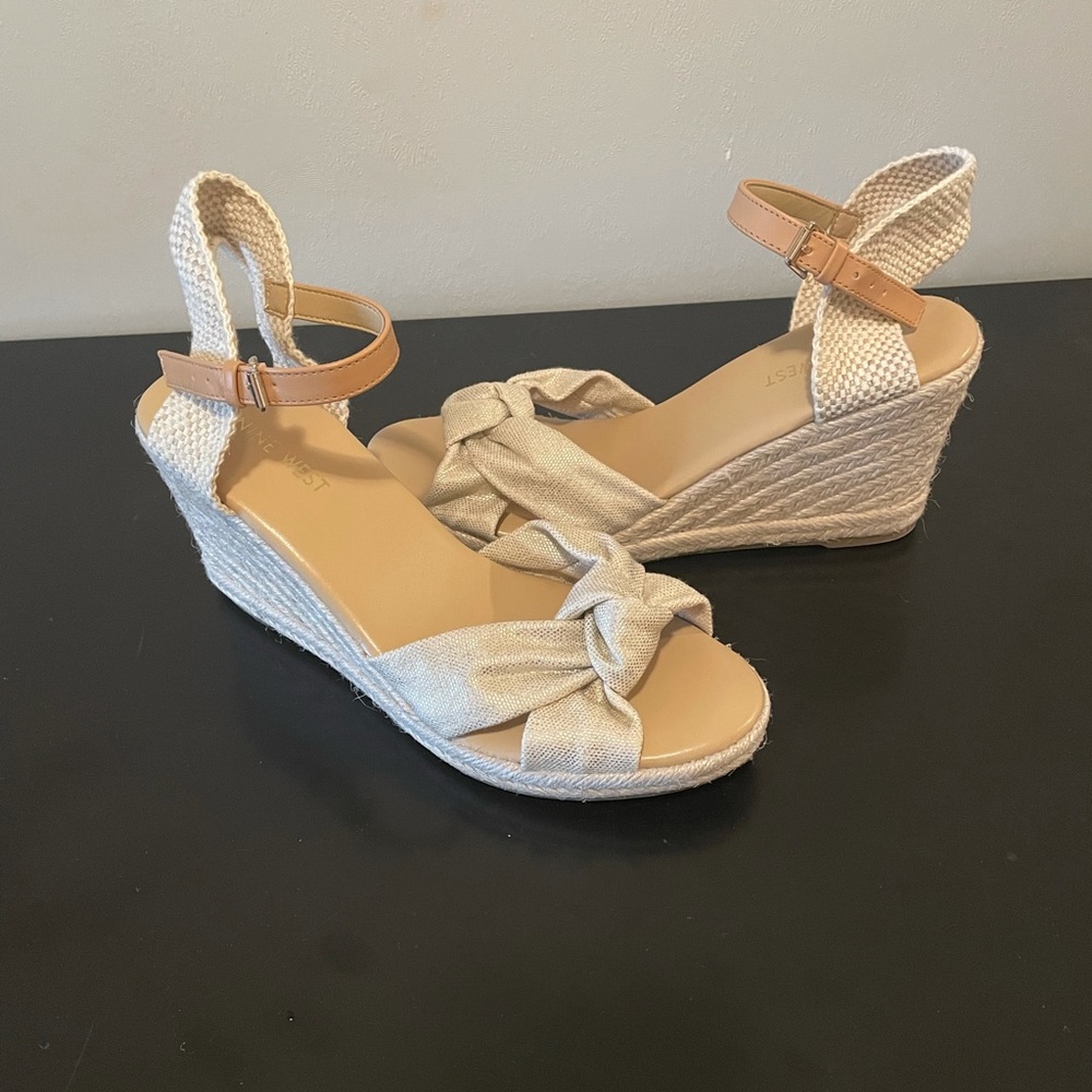 NEW Nine West SIZE 8.5 Beige/Tan Wedge Sandals